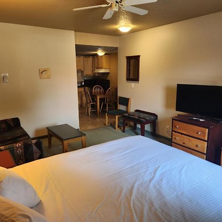 Waterton Lakes Lodge Resort Esterno foto