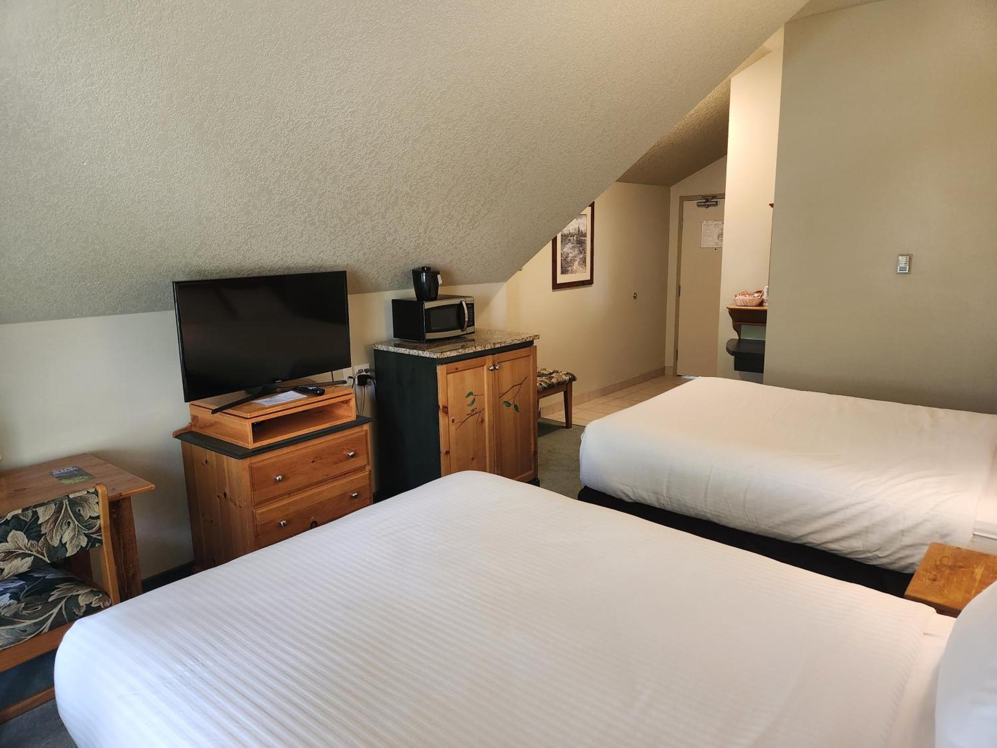 Waterton Lakes Lodge Resort Esterno foto