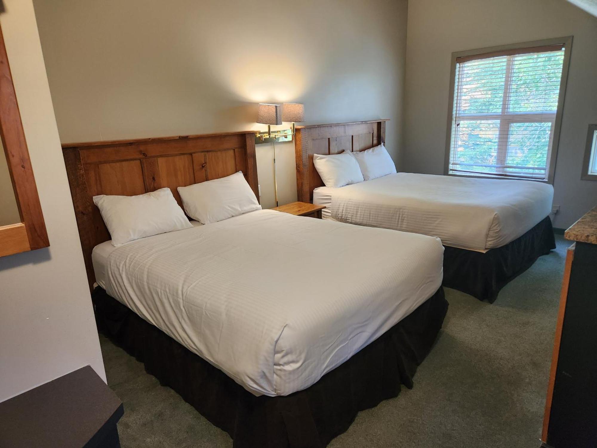Waterton Lakes Lodge Resort Esterno foto