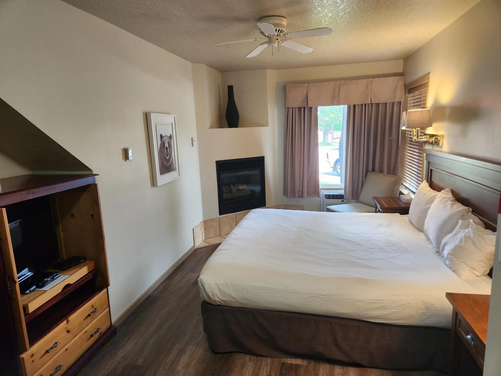 Waterton Lakes Lodge Resort Esterno foto