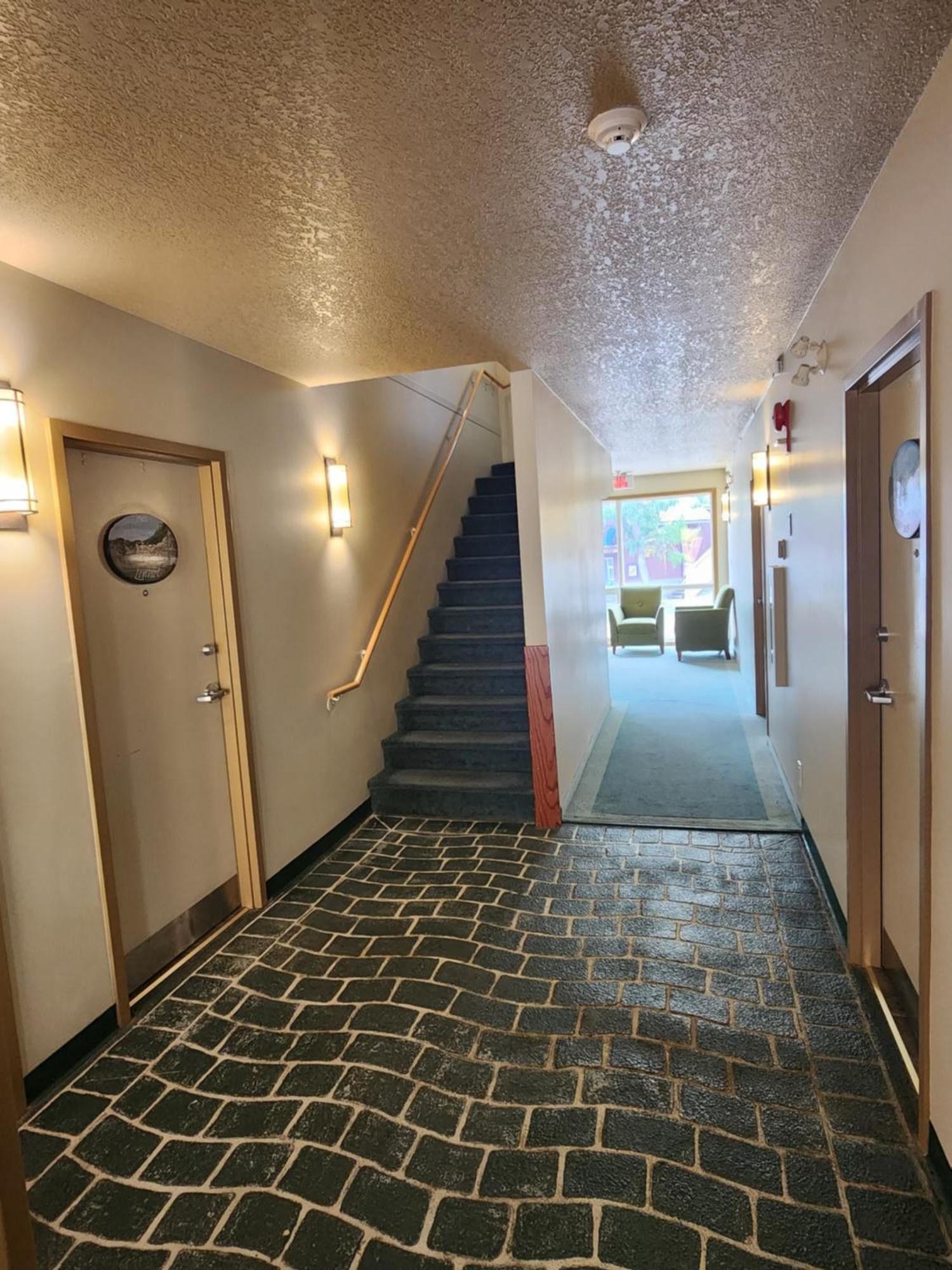Waterton Lakes Lodge Resort Esterno foto