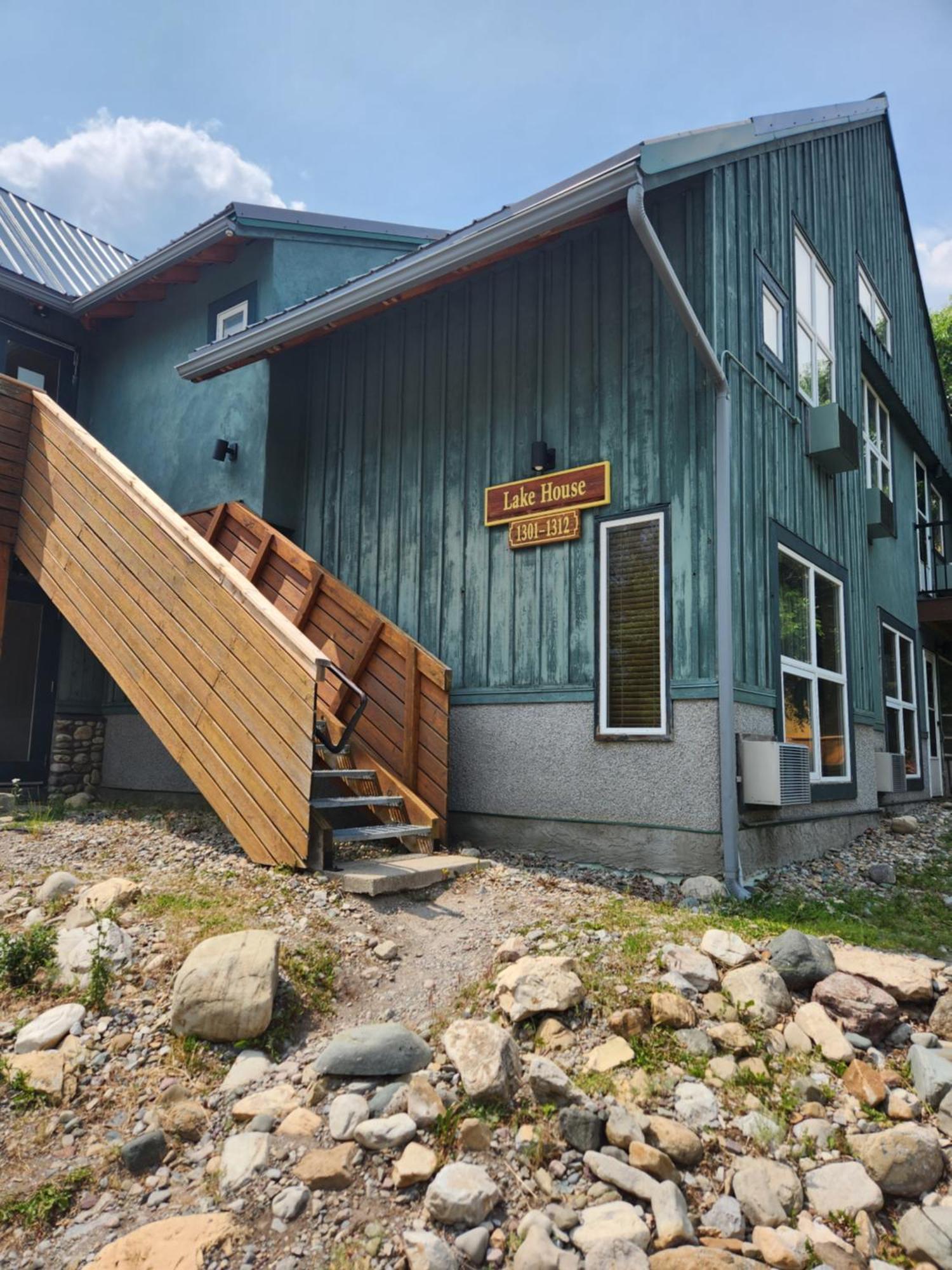 Waterton Lakes Lodge Resort Esterno foto