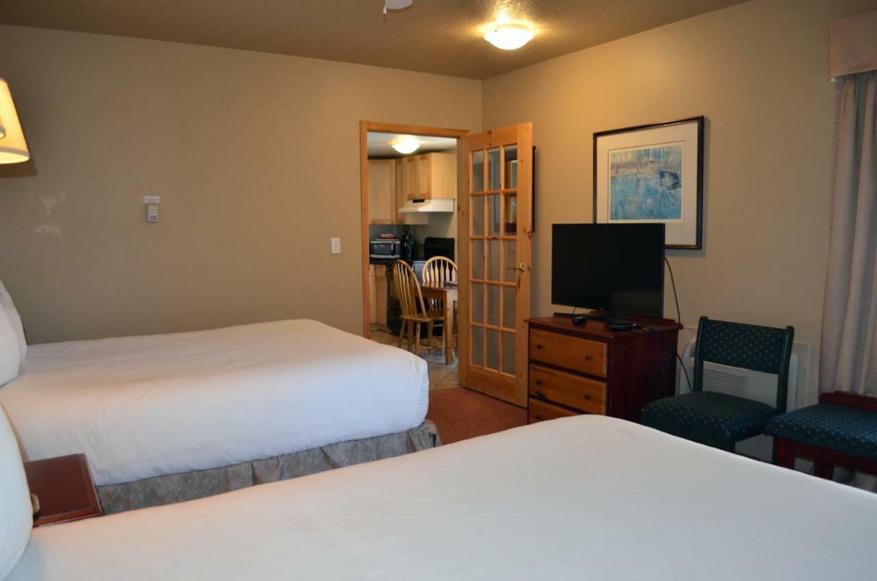 Waterton Lakes Lodge Resort Esterno foto