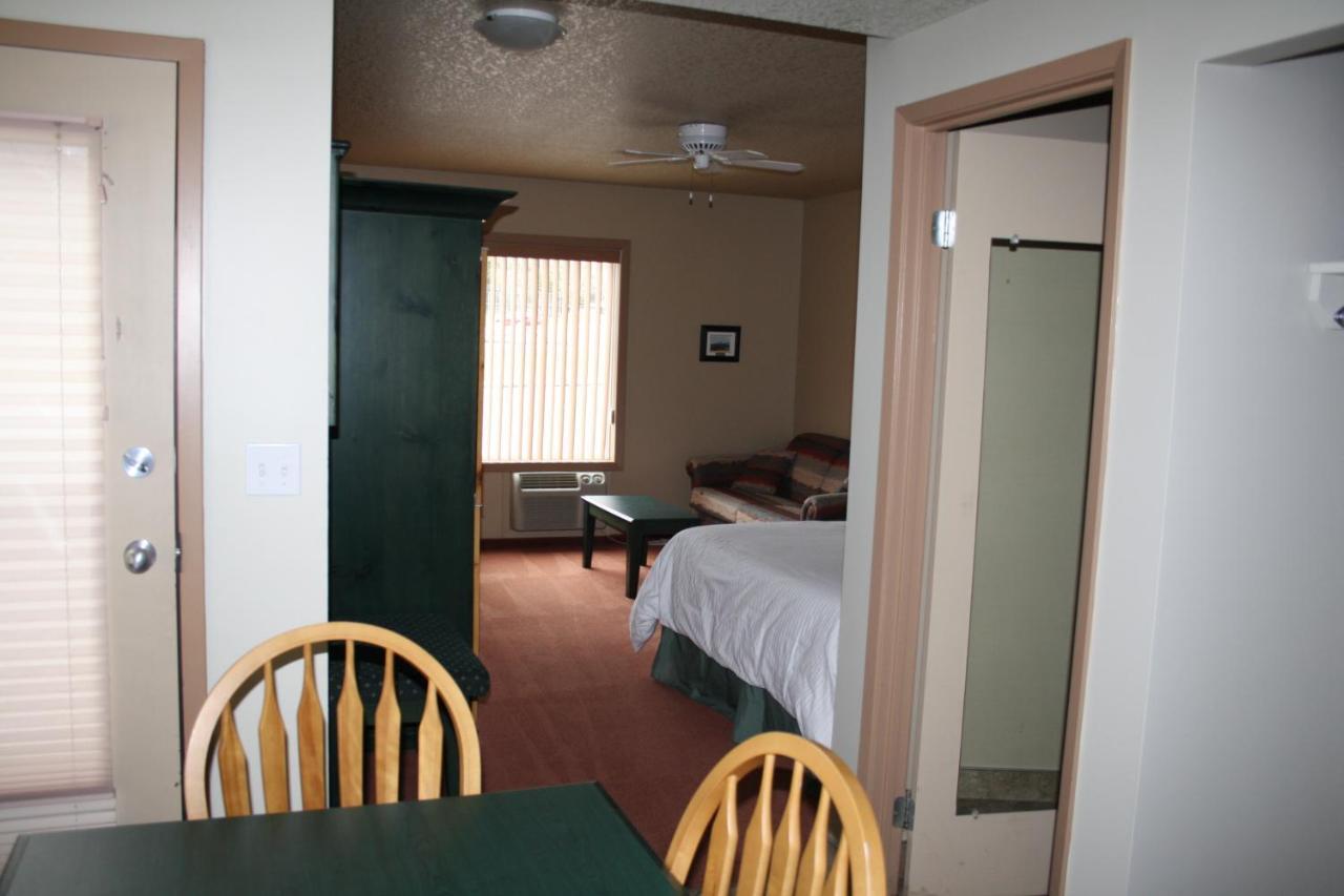 Waterton Lakes Lodge Resort Esterno foto